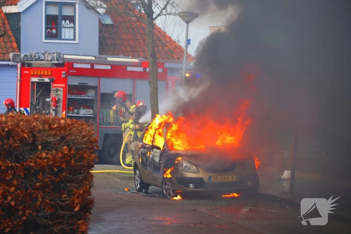 Personenauto gaat in vlammen op
