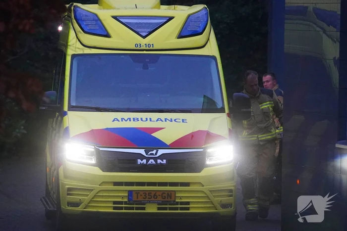 Persoon raakt bekneld doordat zwaar object op slachtoffer valt