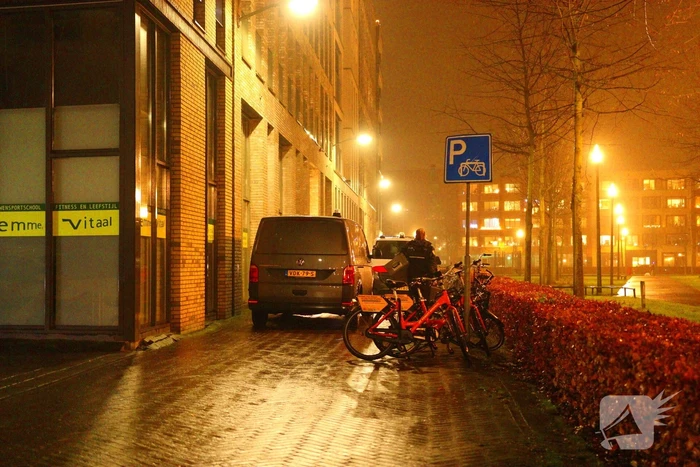 Forensische Opsporing verricht onderzoek in flat