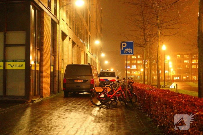 Forensische Opsporing verricht onderzoek in flat