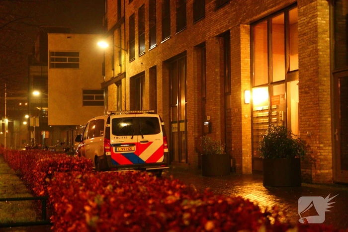 Forensische Opsporing verricht onderzoek in flat