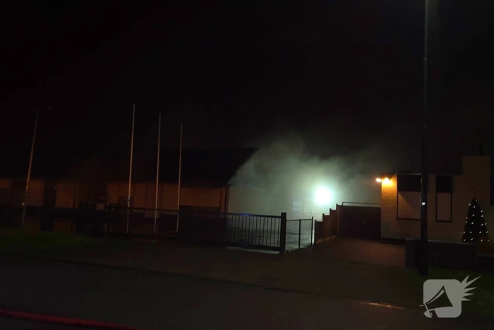 Veel rookontwikkeling bij forse brand invluchtelingenopvang