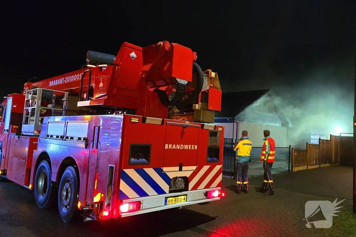 Veel rookontwikkeling bij forse brand invluchtelingenopvang