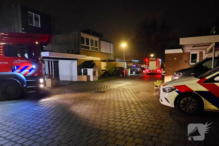 Brandweer ventileert woning na brand