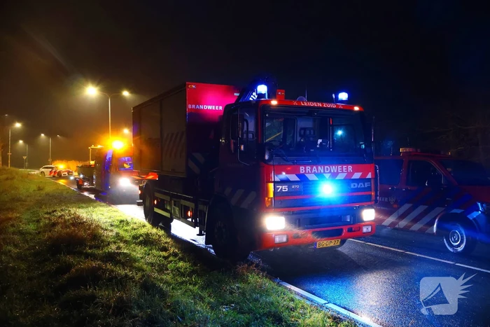 Voertuig op de kop in sloot, bestuurder spoorloos