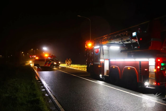 Voertuig op de kop in sloot, bestuurder spoorloos