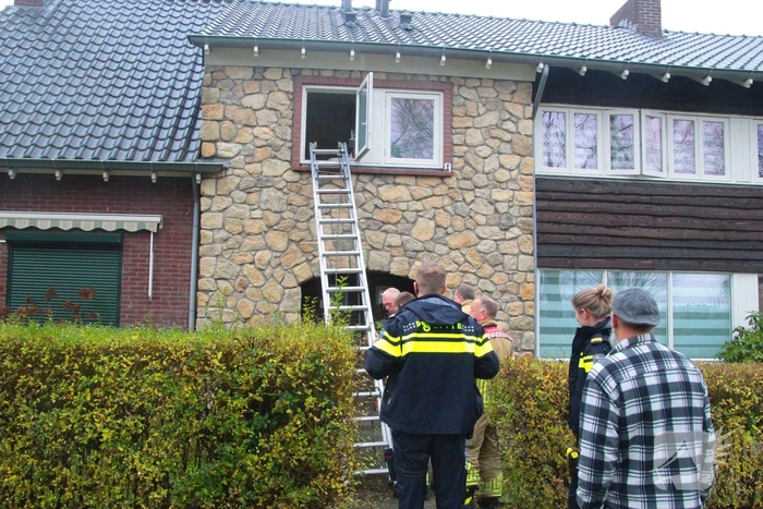 Traplift defect, vrouw boven vast in woning