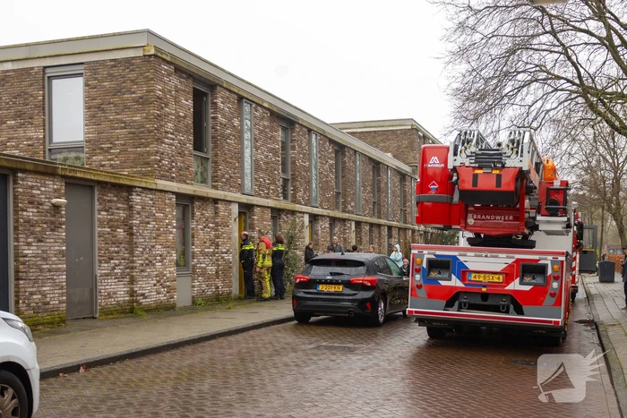 Bewoner gewond naar ziekenhuis na woningbrand