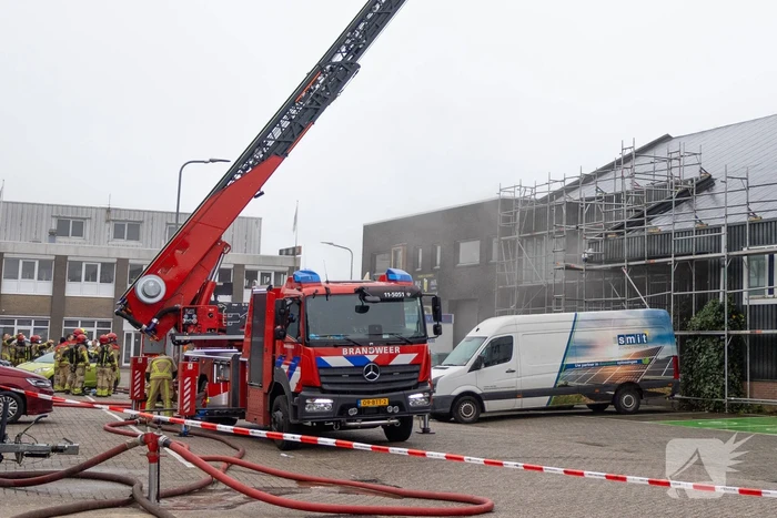 Grote brand in bedrijfspand