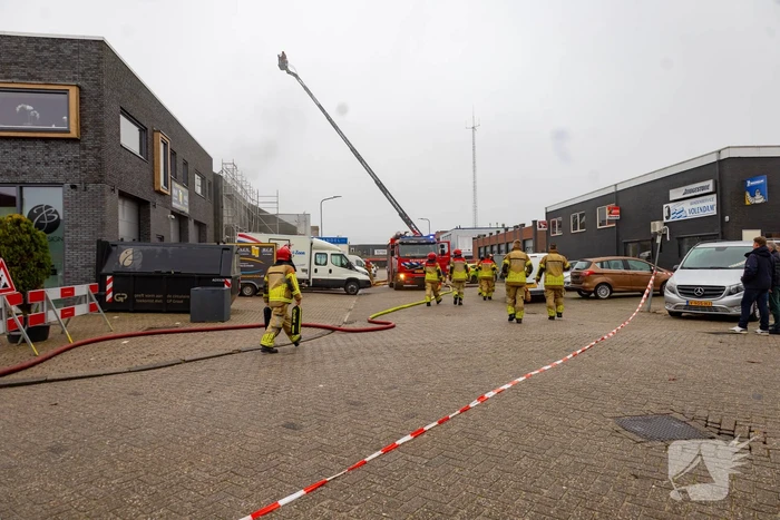 Grote brand in bedrijfspand