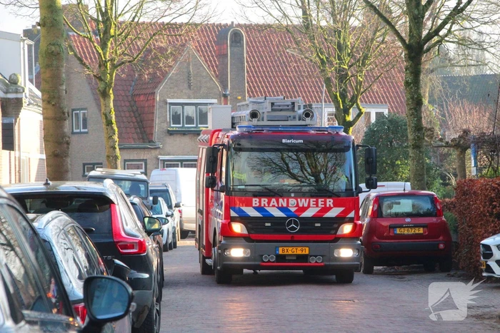 Forse rookwolken bij schuurbrand, brandweer schaalt op