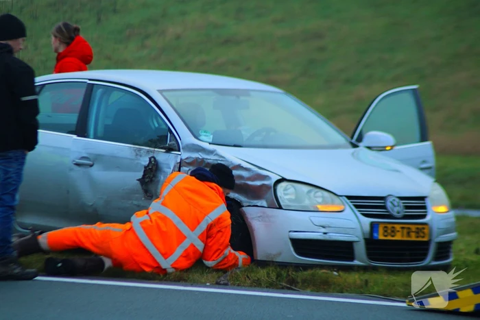 File na aanrijding tussen twee voertuigen
