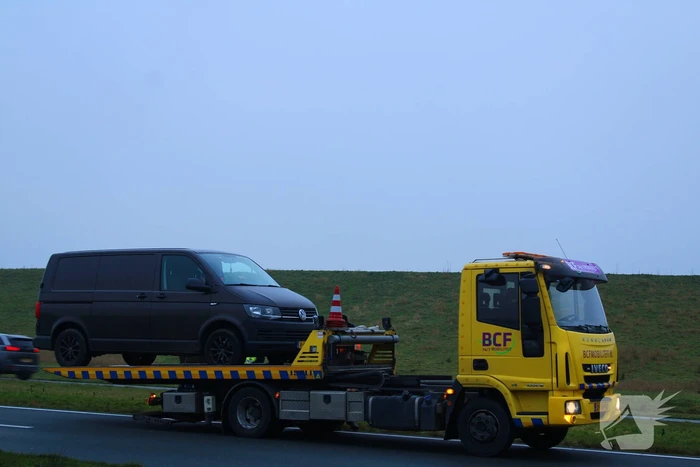 File na aanrijding tussen twee voertuigen