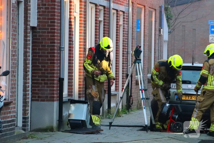 Rookt trekt door straat door keukenbrand