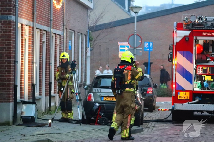 Rookt trekt door straat door keukenbrand
