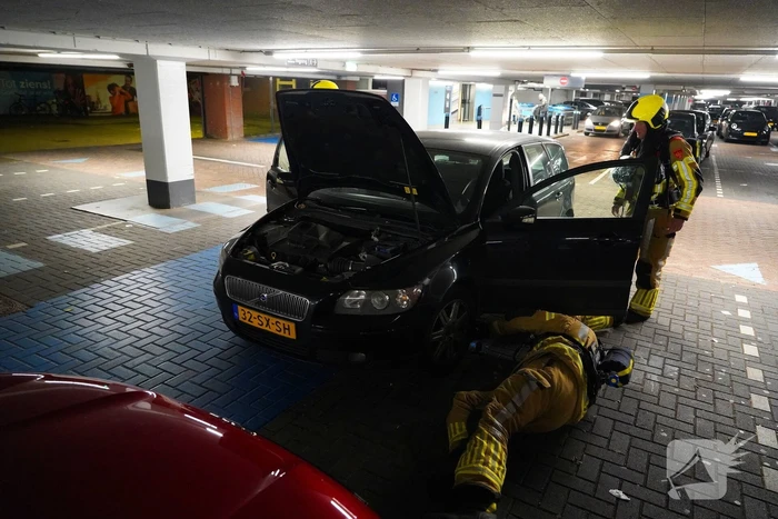 Mogelijk brand in parkeergarage
