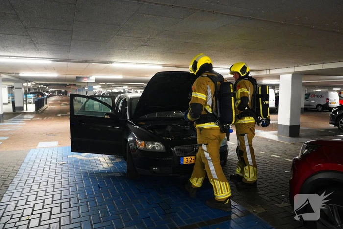 Mogelijk brand in parkeergarage