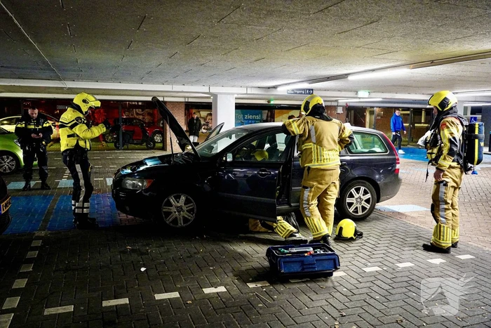 Mogelijk brand in parkeergarage