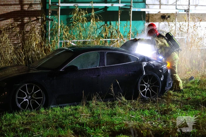 Porsche Taycan vermoedelijk in brand gestoken