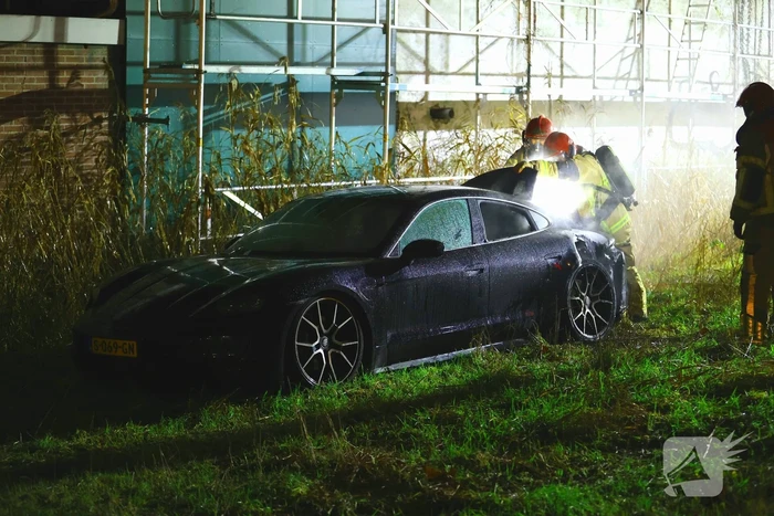 Porsche Taycan vermoedelijk in brand gestoken