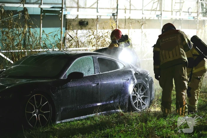 Porsche Taycan vermoedelijk in brand gestoken