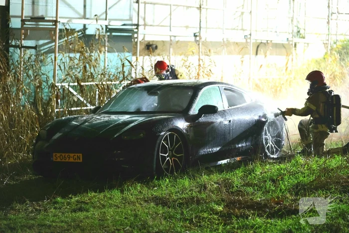 Porsche Taycan vermoedelijk in brand gestoken