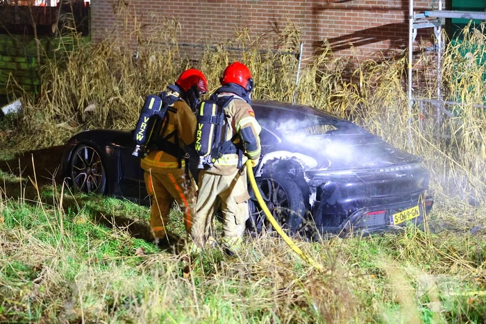 Porsche Taycan vermoedelijk in brand gestoken