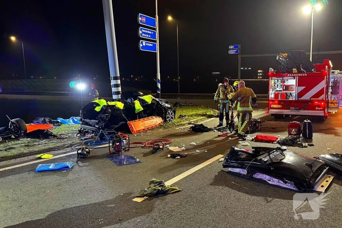 Drie mensen zwaargewond bij botsing op kruispunt