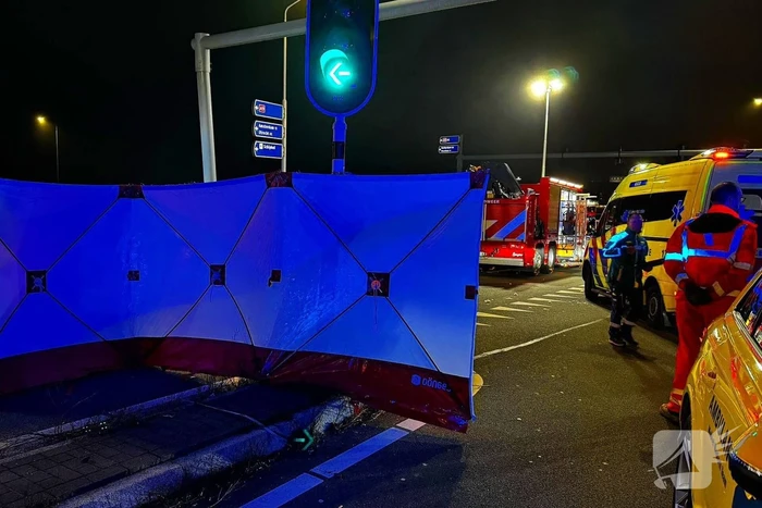 Drie mensen zwaargewond bij botsing op kruispunt