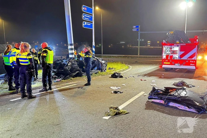 Drie mensen zwaargewond bij botsing op kruispunt