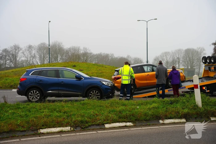 Verkeershinder na ongeval op rotonde