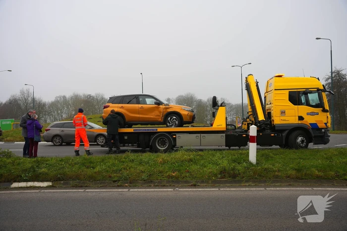Verkeershinder na ongeval op rotonde