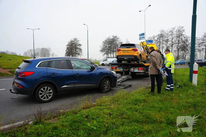 Verkeershinder na ongeval op rotonde