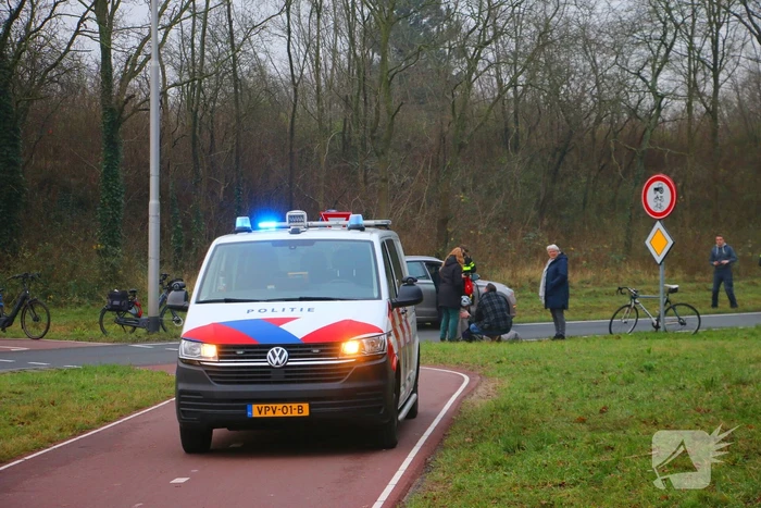 Wielrenner geschept bij oversteekplaats