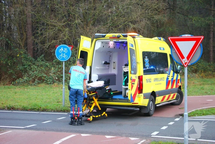 Wielrenner geschept bij oversteekplaats