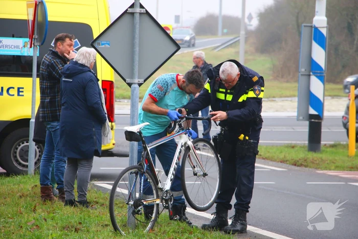Wielrenner geschept bij oversteekplaats