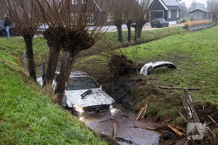 Forse schade bij te water geraakte auto