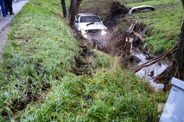 Forse schade bij te water geraakte auto