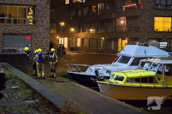 Veel rook bij brand op boot