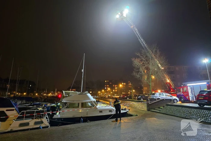 Veel rook bij brand op boot