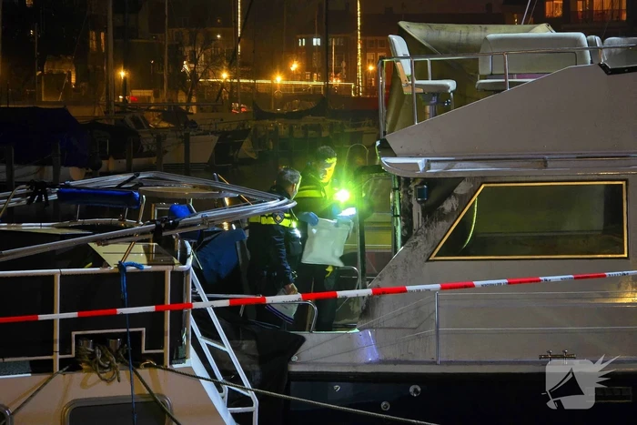 Veel rook bij brand op boot
