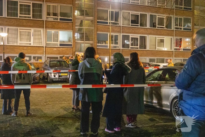 Brand in flatwoning omliggende woningen ontruimd