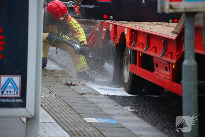 Brandweer ingezet bij brandende trailer