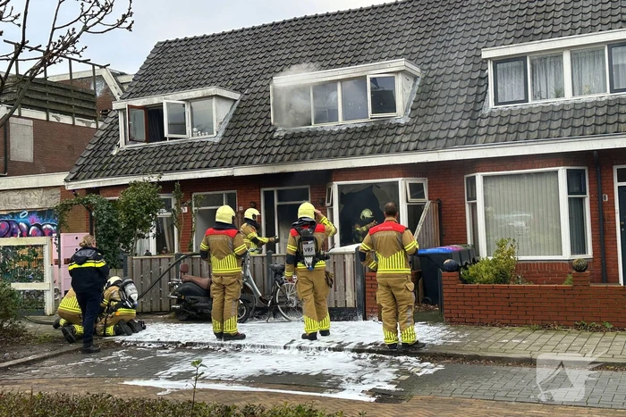 Flinke rook ontwikkeling bij brand in woning