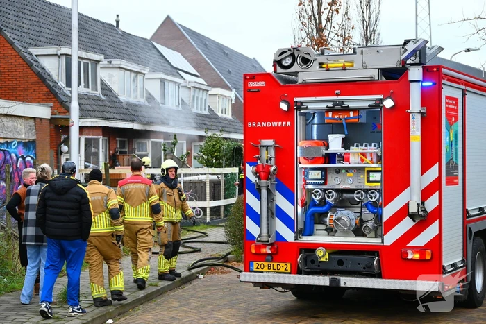 Flinke rook ontwikkeling bij brand in woning