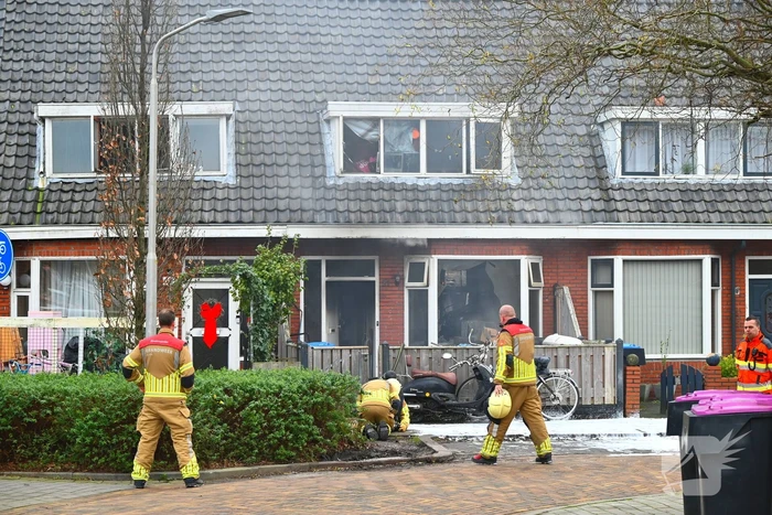 Flinke rook ontwikkeling bij brand in woning