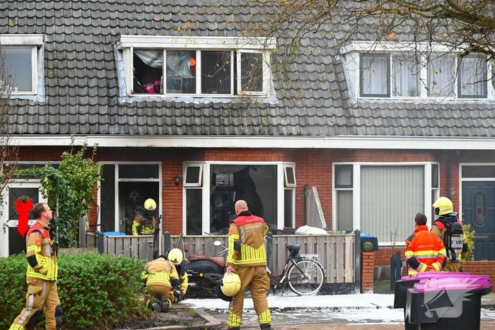Flinke rook ontwikkeling bij brand in woning
