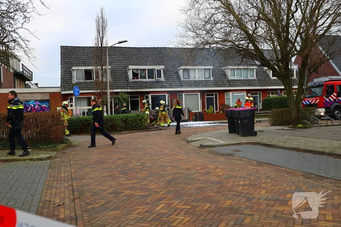 Flinke rook ontwikkeling bij brand in woning