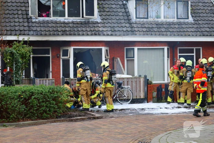 Flinke rook ontwikkeling bij brand in woning