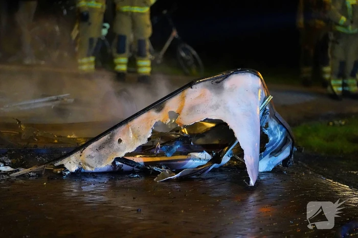 Vouwwagen uitgebrand tijdens feest
